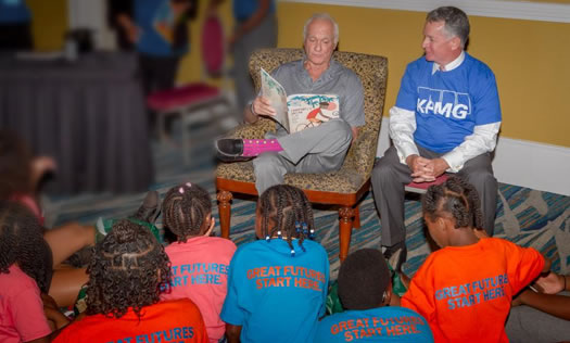 Harris Rosen reading to children